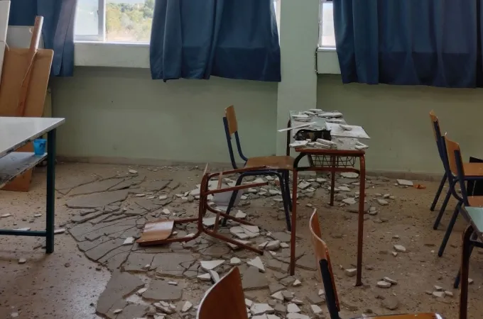 Πτώση σοβάδων σε σχολείο στα Βασιλικά