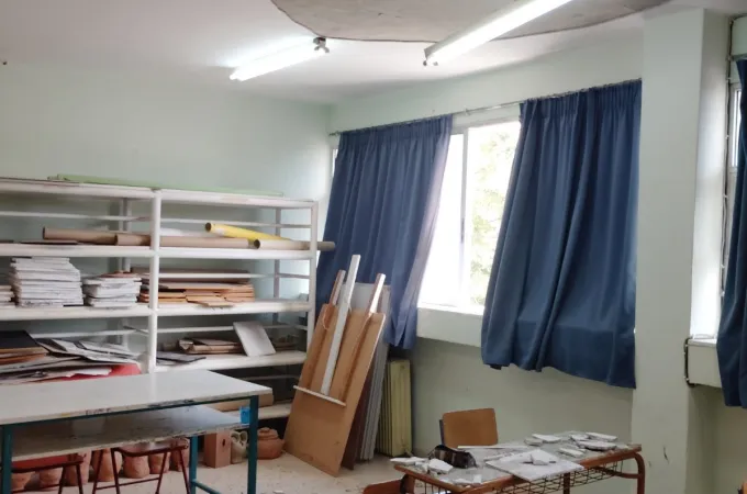Πτώση σοβάδων σε σχολείο στα Βασιλικά