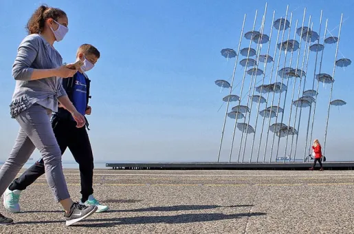 thessaloniki-maskes-paralia
