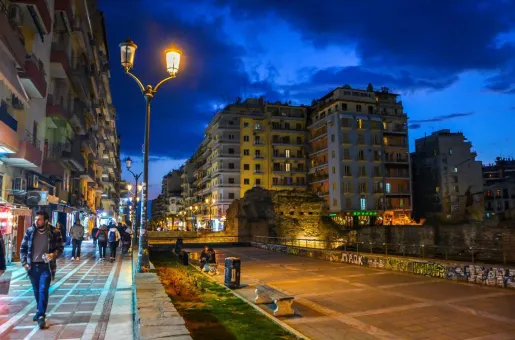 plateia-navarinou-thessaloniki-akinita