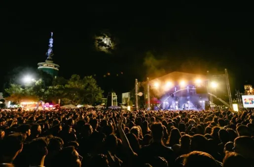 κόσμος σε συναυλία στη ΔΕΘ