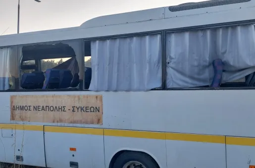 Βανδάλισαν λεωφορείο του Δήμου Νεάπολης - Συκεών