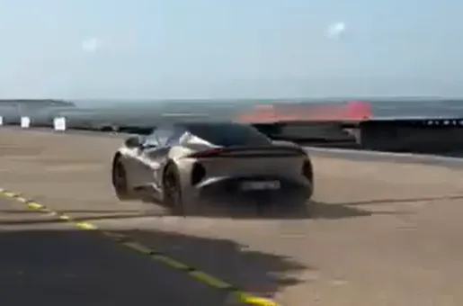Super car στη Νέα Παραλία