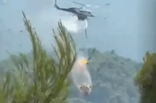 Σύγκρουση ελικοπτέρων στη φωτιά στην Ψάθα