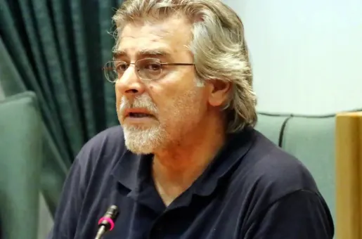 Αλέκος Καλύβης