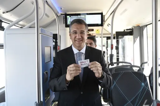 Απόστολος Τζιτζικώστας
