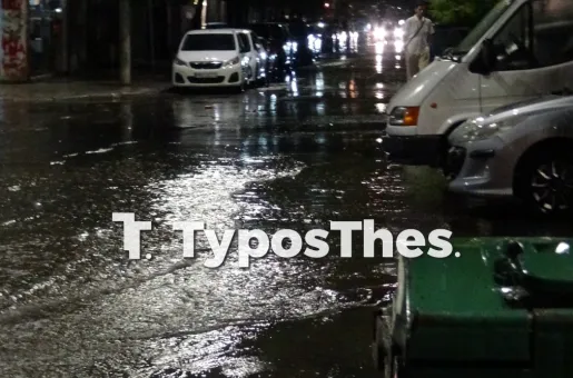 Καταρρακτώδης βροχή στη Θεσσαλονίκη