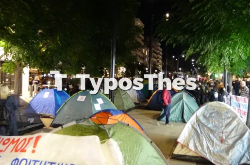 Φοιτητές έστησαν σκηνές στο πεζόδρομο της Αγ. Σοφίας