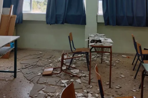 Πτώση σοβάδων σε σχολείο στα Βασιλικά