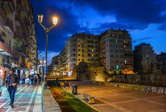 plateia-navarinou-thessaloniki-akinita