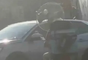 Ντελίβερι με ανεμιστήρα στο μηχανάκι