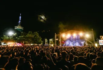 κόσμος σε συναυλία στη ΔΕΘ