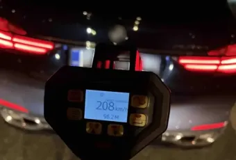 έτρεχε με 208 χιλιόμετρα