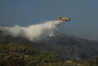 fotia aeroplano pyrosvestiki salamina