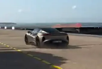 Super car στη Νέα Παραλία