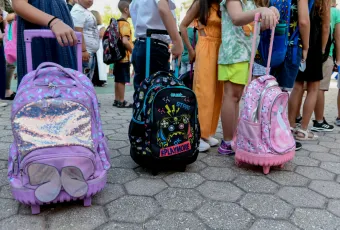 Μαθητές στον αγιασμό σχολείου