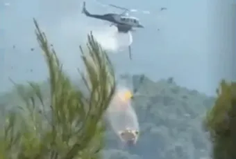 Σύγκρουση ελικοπτέρων στη φωτιά στην Ψάθα