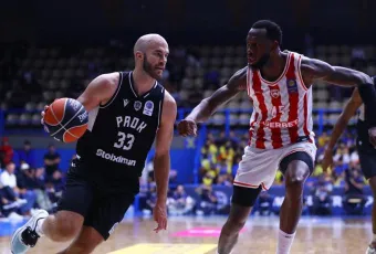 Ο Νικ Καλάθης στον τελικό του Σούπερ Καπ με αντίπαλο τον Ολυμπιακό