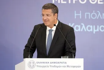Απόστολος Τζιτζικώστας 2
