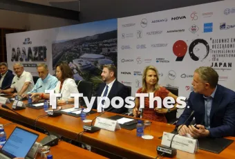 Η βόλτα του Νίκου Ανδρουλάκη στα περίπτερα της 90ής ΔΕΘ