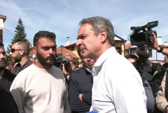 Συνάντηση Μητσοτάκη με αλιείς στην Αρναία